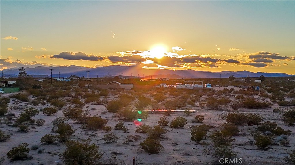 65370 Brant Crossing Road Joshua Tree, CA 92252 - Photo 25 of 40 a view of city and mountain