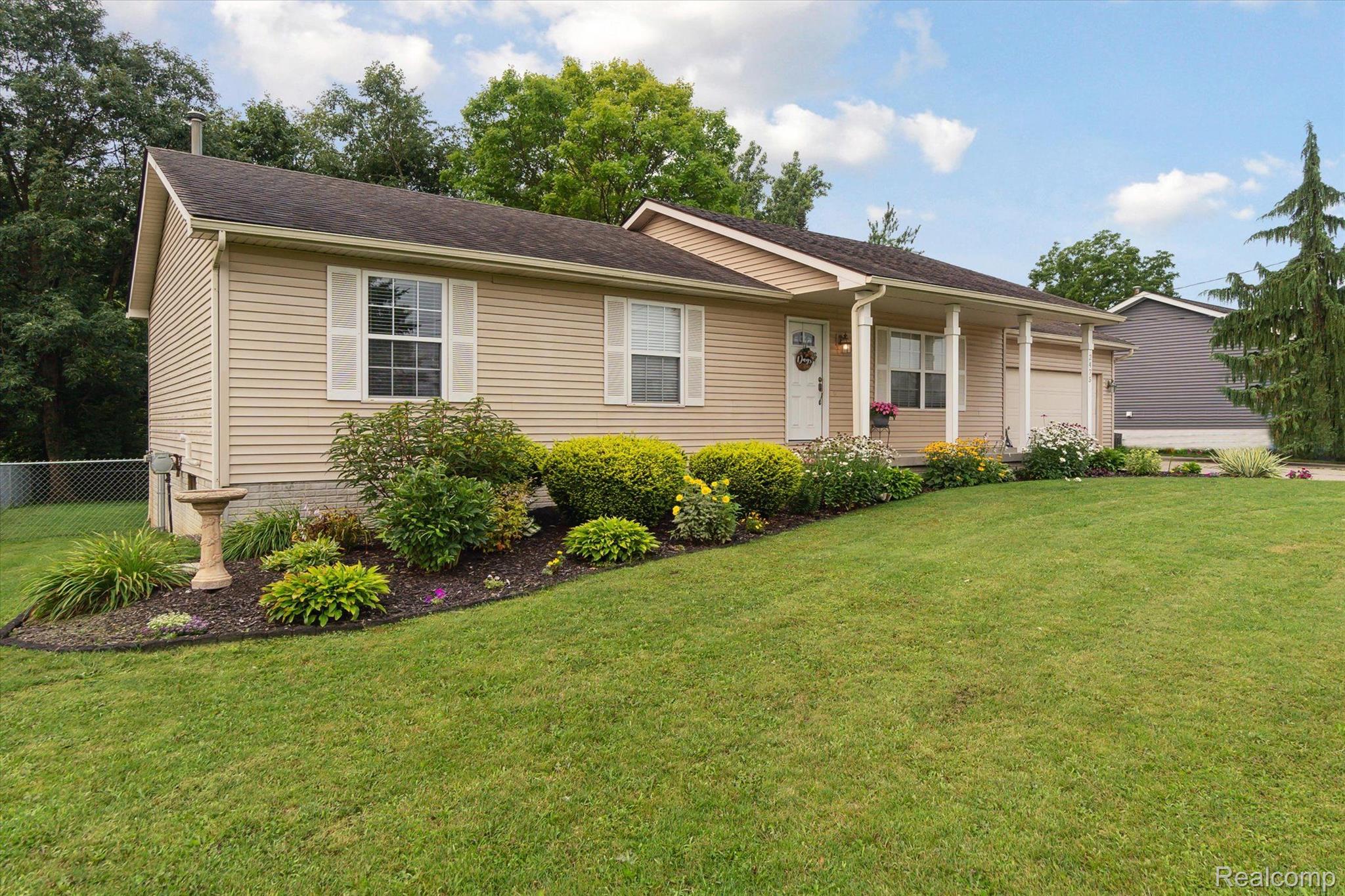 2475 West Thompson Road Fenton, MI 48430 - Photo 2 of 50