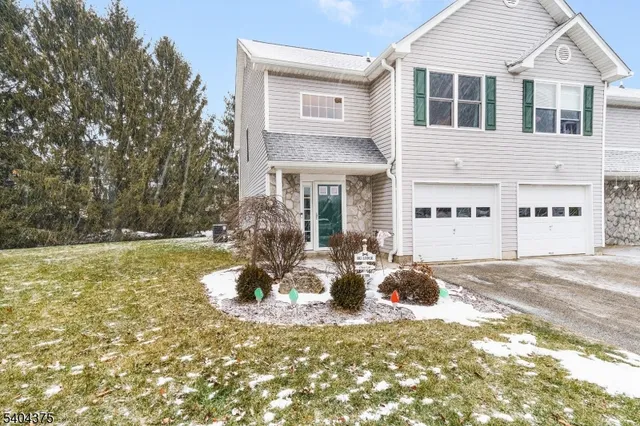 $375,000 | 6 Druid Lane, Hamburg, NJ 07419