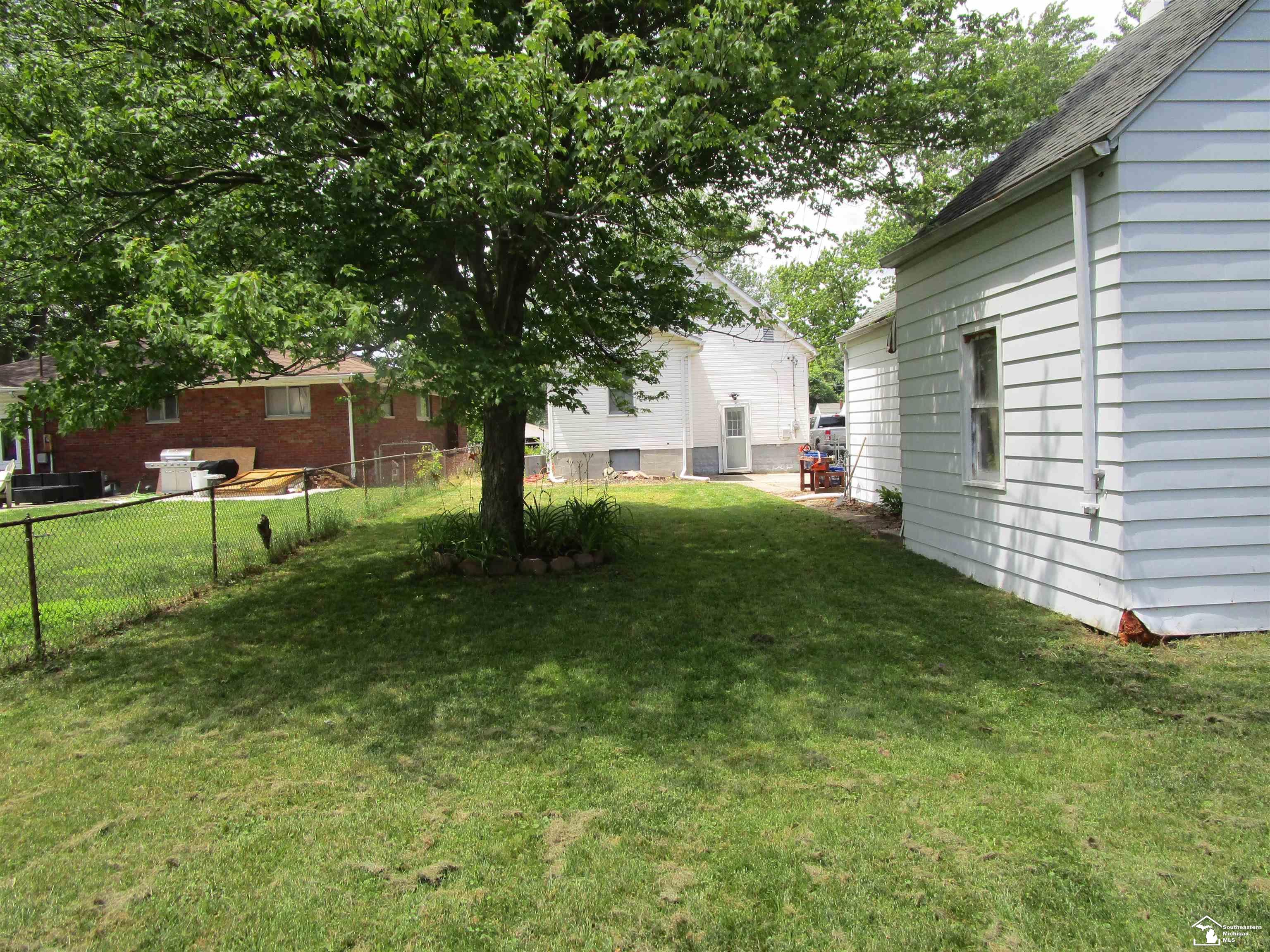 2342 Vivian Road Monroe, MI 48162 - Photo 28 of 32