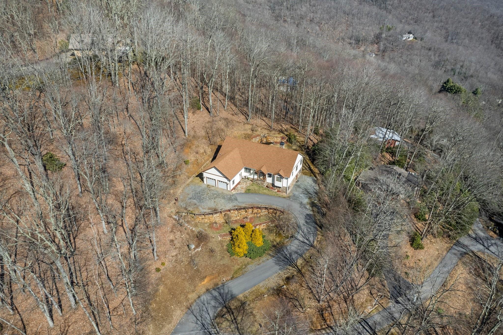 400 The High Road Waynesville, NC 28786 - Photo 4 of 36 a view of a yard