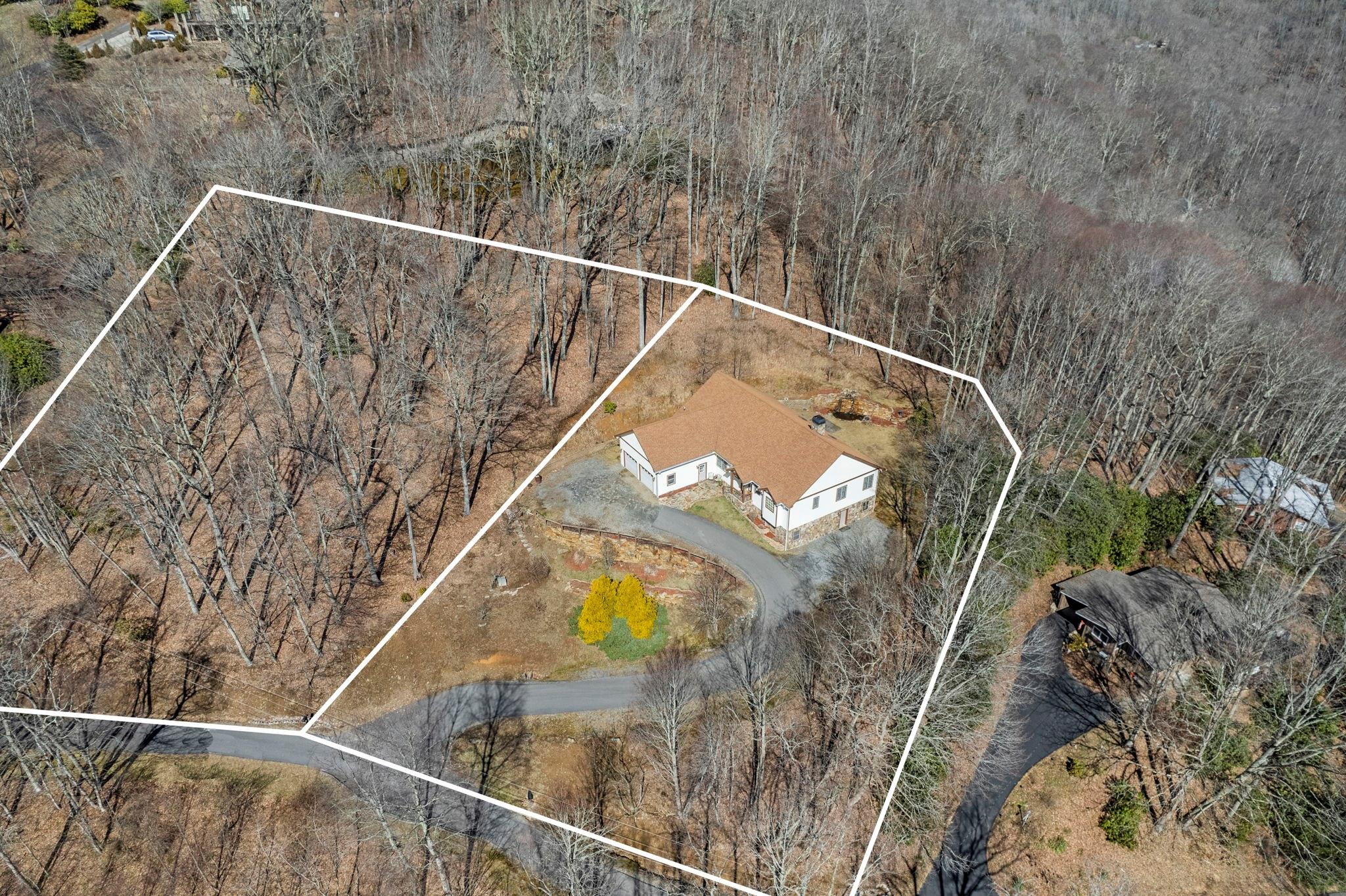 400 The High Road Waynesville, NC 28786 - Photo 5 of 36 a view of a balcony