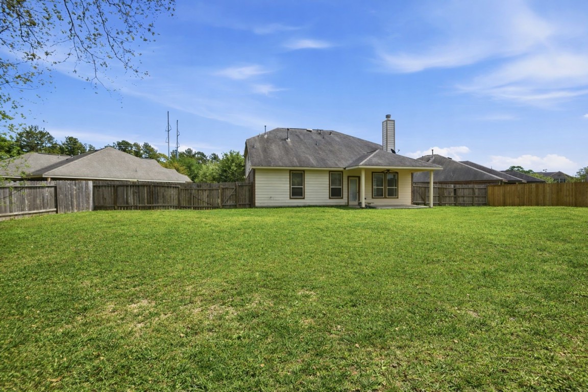 7 Maple Mill Court Conroe, TX 77301 - Photo 16 of 20 a front view of a house with garden