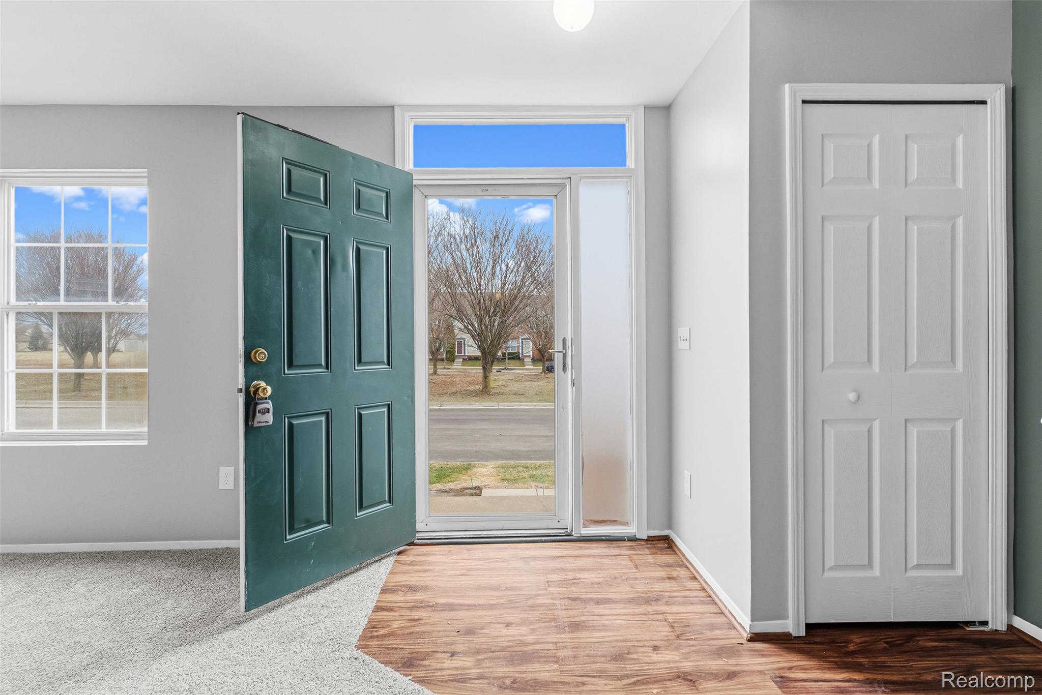 253 Stonegate West Pontiac, MI 48341 - Photo 7 of 40