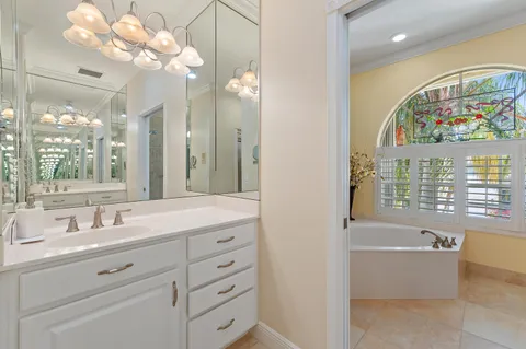 $997,000 | 112 Hidden Hollow Drive, Palm Beach Gardens, FL 33418