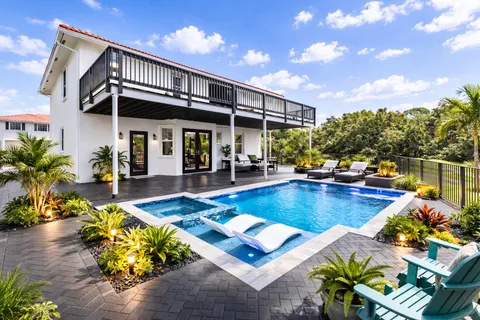 $950,000 | 112 Hidden Hollow Drive, Palm Beach Gardens, FL 33418