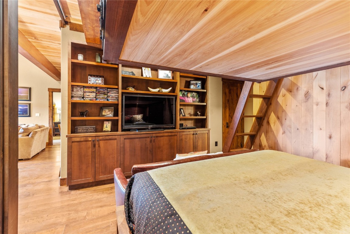 600 Columbine Road, Unit 5407 Breckenridge, CO 80424 - Photo 18 of 29 a bedroom with a bed and a television