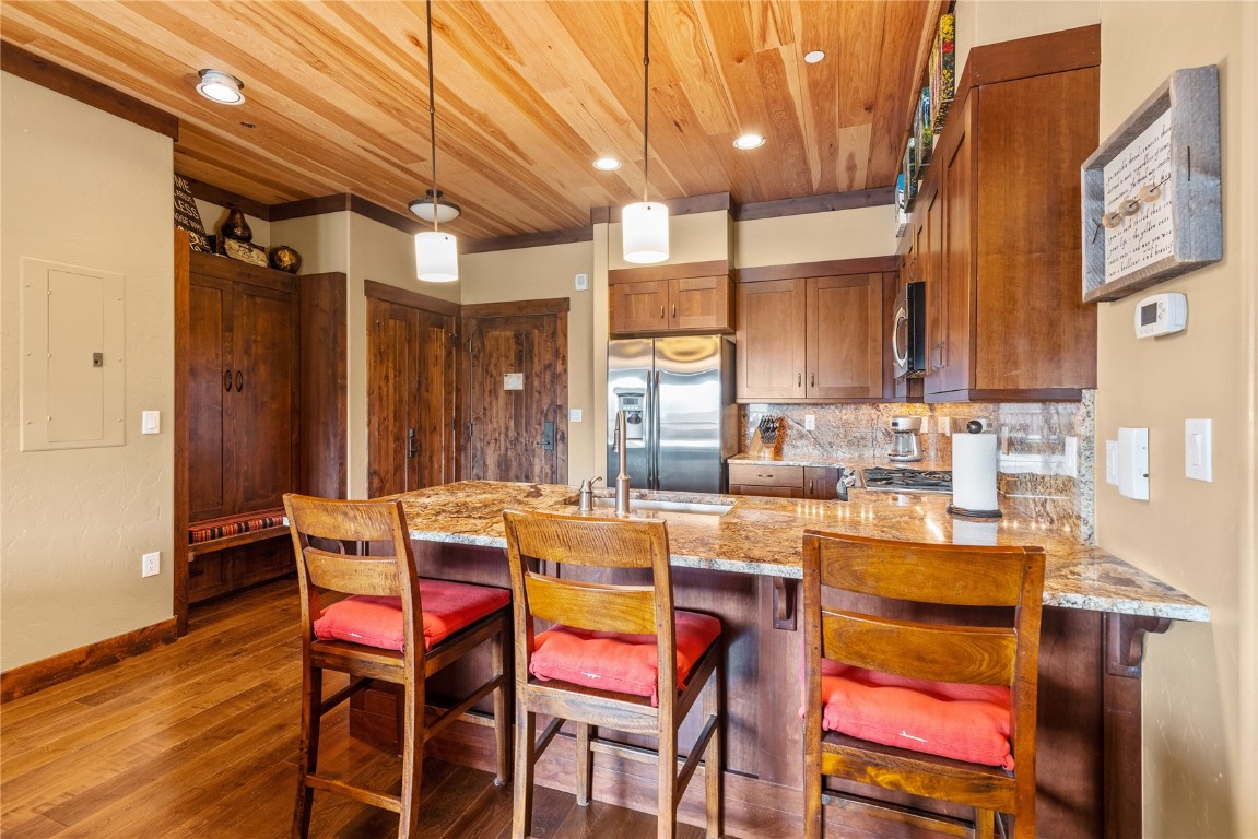 600 Columbine Road, Unit 5407 Breckenridge, CO 80424 - Photo 8 of 29 a dining area with stainless steel appliances kitchen island granite countertop a dining table and chairs
