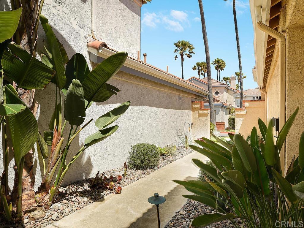 31 Delaport Court Coronado, CA 92118 - Photo 2 of 34