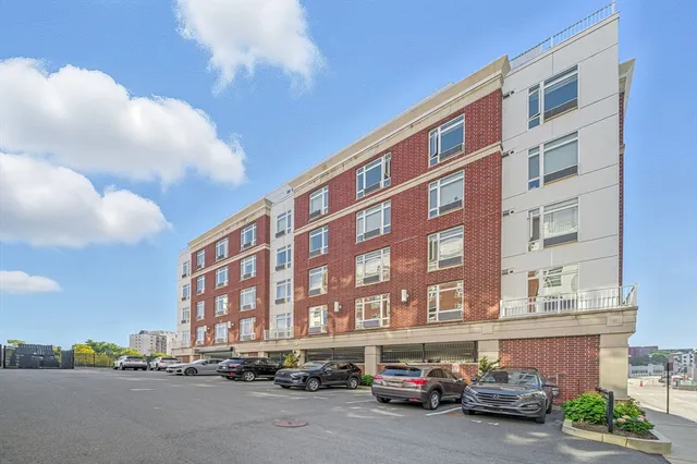 $670,000 | 18 Cliveden Street, Unit 201W, Quincy, MA 02169