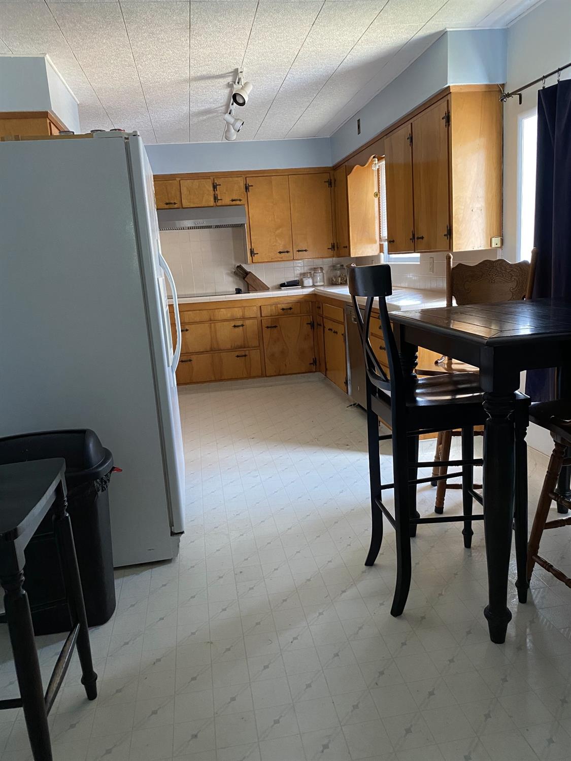 176 East Linden Avenue Reedley, CA 93654 - Photo 13 of 33 Gallery Image 13
