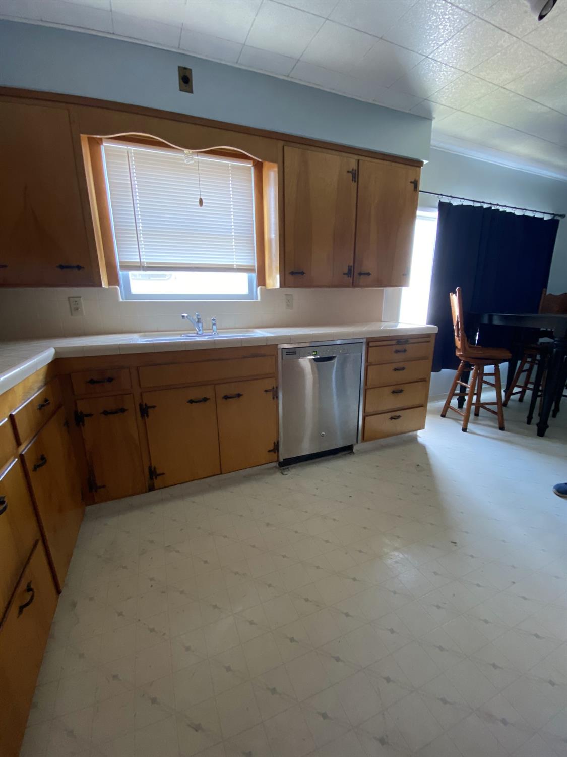 176 East Linden Avenue Reedley, CA 93654 - Photo 14 of 33 Gallery Image 14
