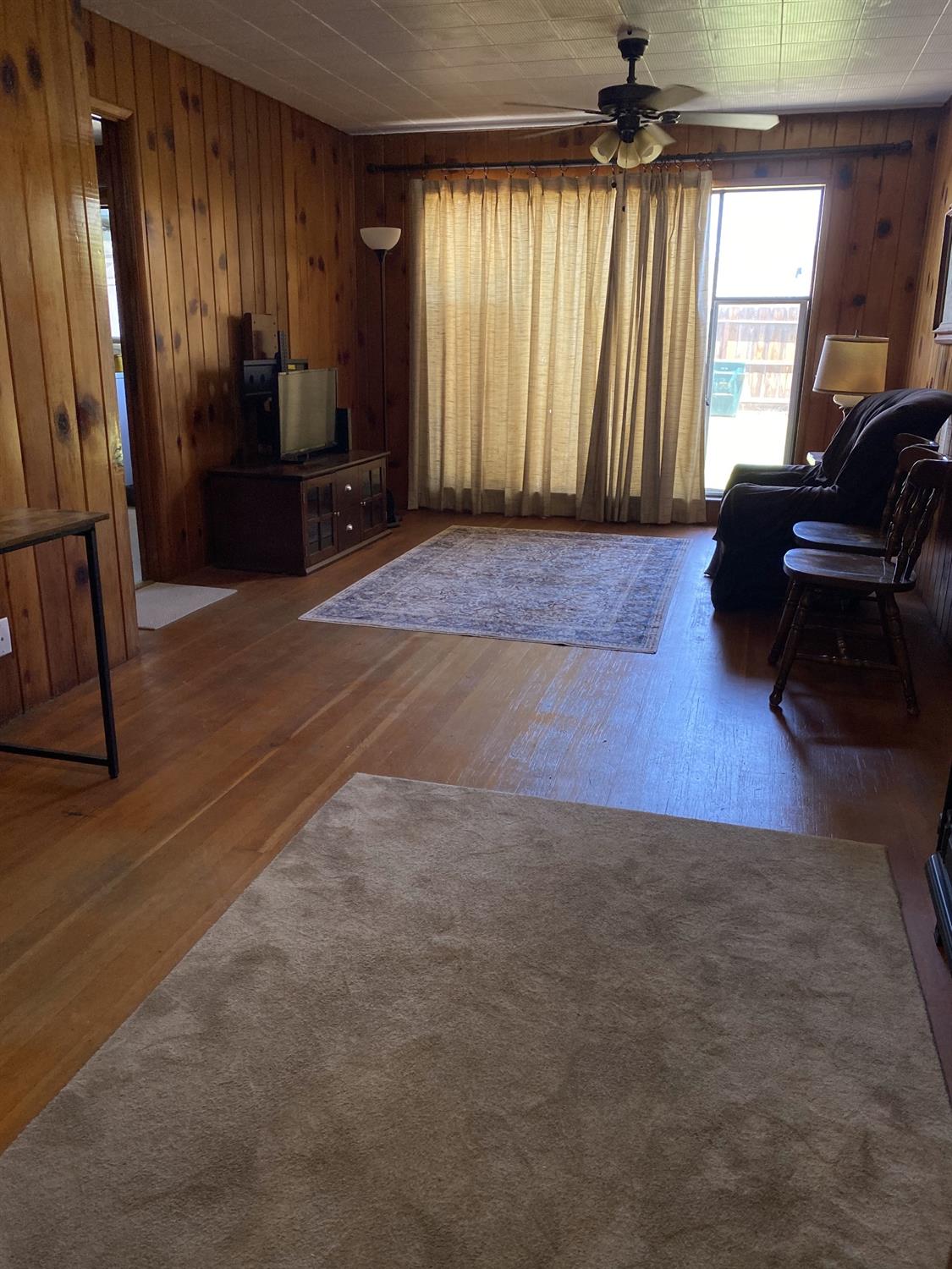 176 East Linden Avenue Reedley, CA 93654 - Photo 8 of 33 Gallery Image 8