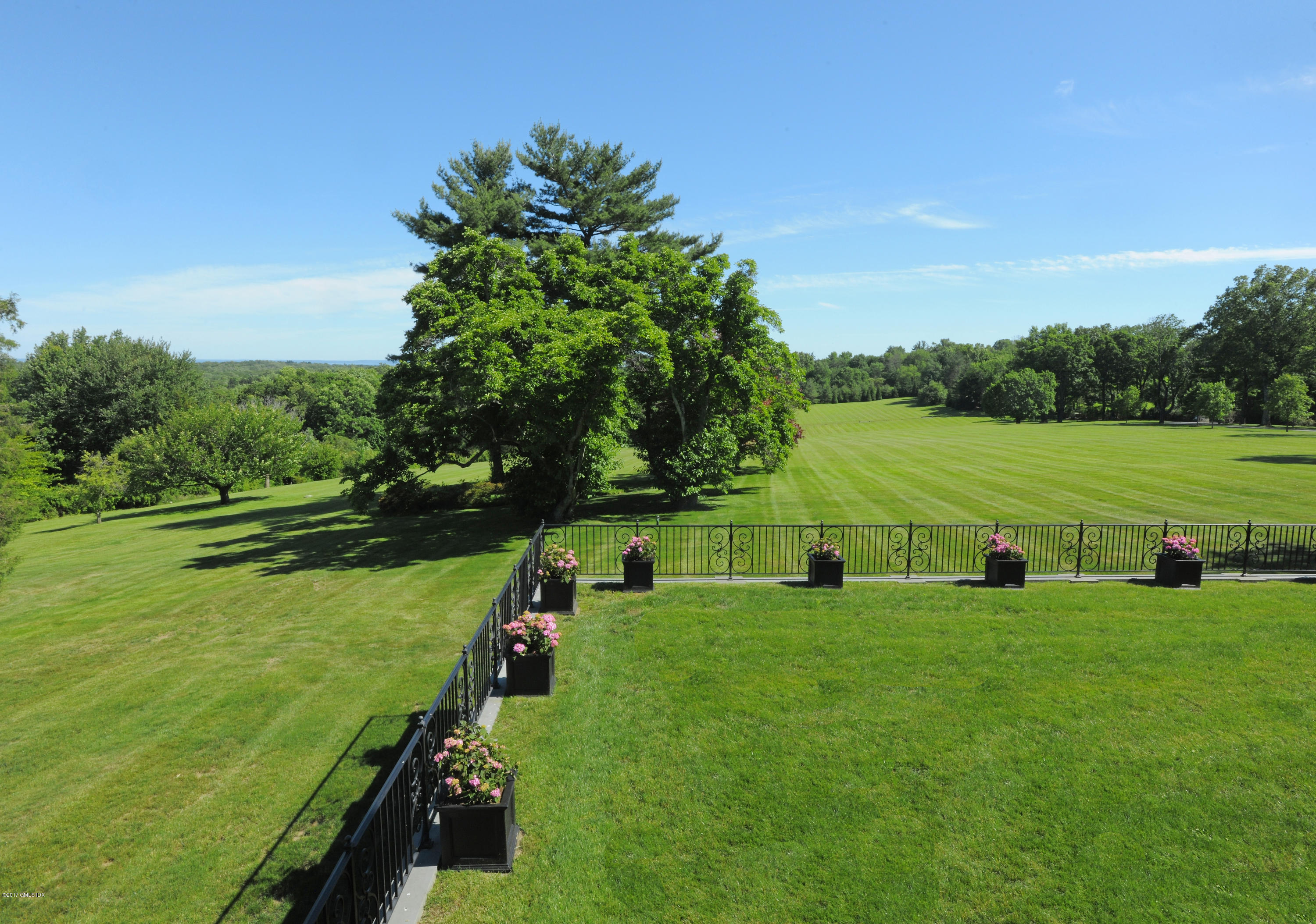 521 Round Hill Road Greenwich, CT 06831 - Photo 27 of 31 Side3