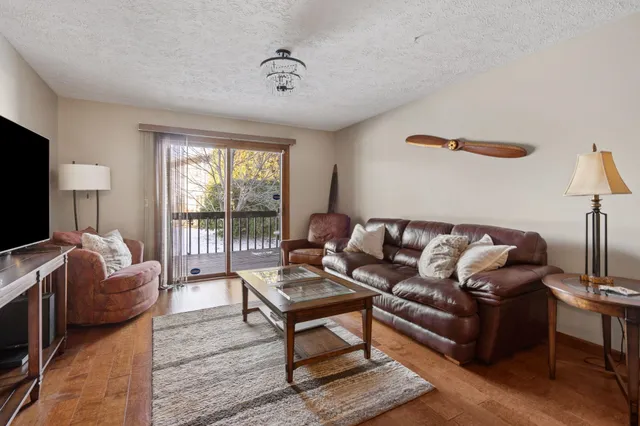 $289,900 | 1120 Terrace Park Drive, Bettendorf, IA 52722