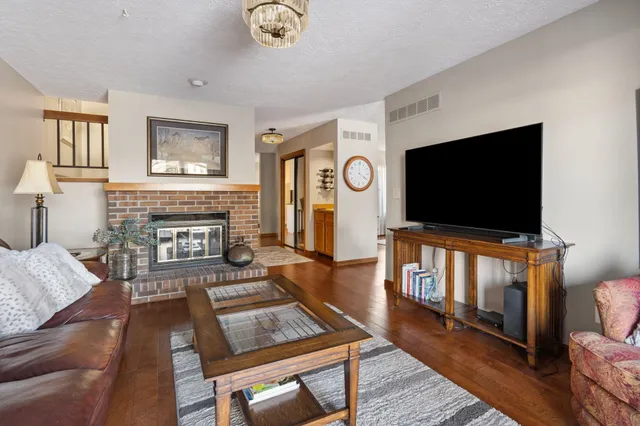 $289,900 | 1120 Terrace Park Drive, Bettendorf, IA 52722