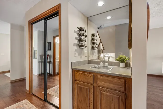 $289,900 | 1120 Terrace Park Drive, Bettendorf, IA 52722