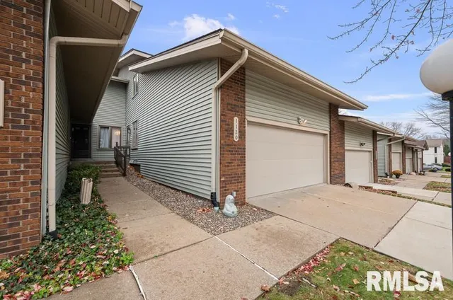 $289,900 | 1120 Terrace Park Drive, Bettendorf, IA 52722