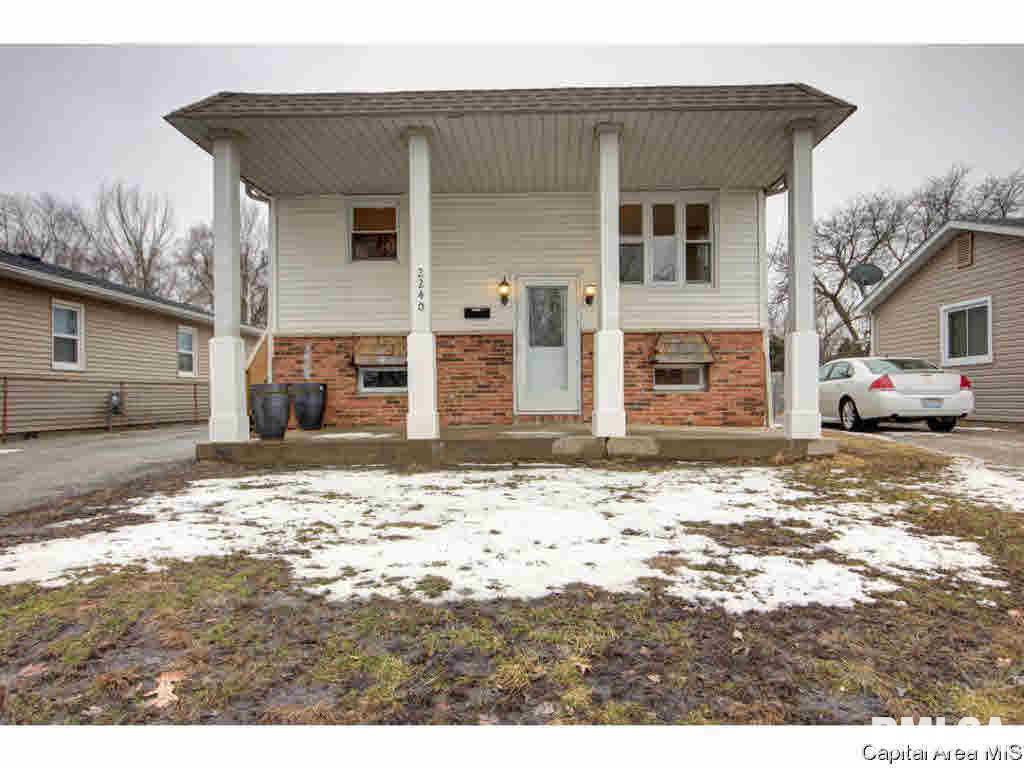 2240 East Watch Avenue Springfield, IL 62702 - Photo 1 of 36
