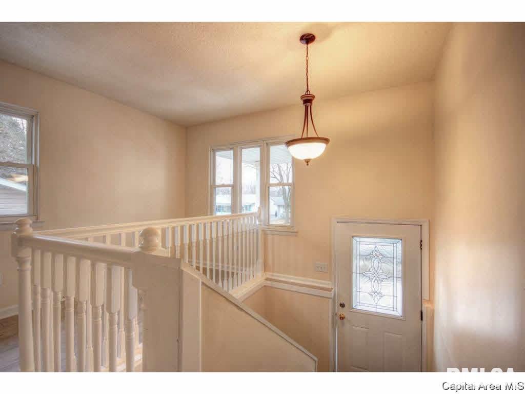 2240 East Watch Avenue Springfield, IL 62702 - Photo 2 of 36