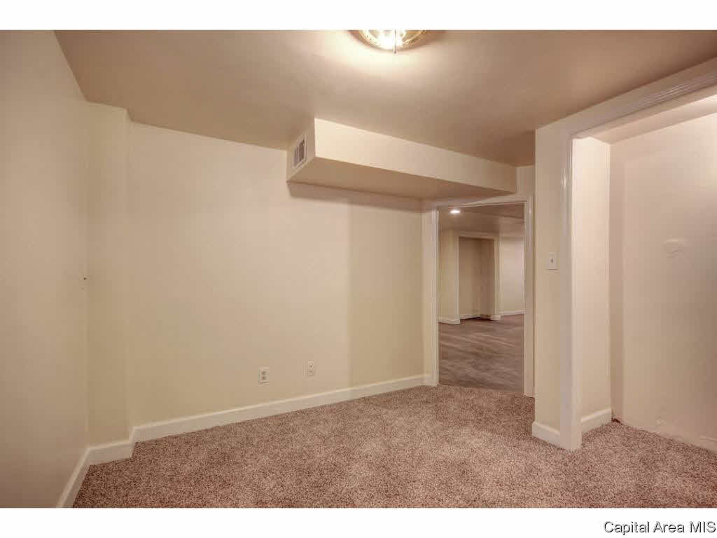 2240 East Watch Avenue Springfield, IL 62702 - Photo 24 of 36