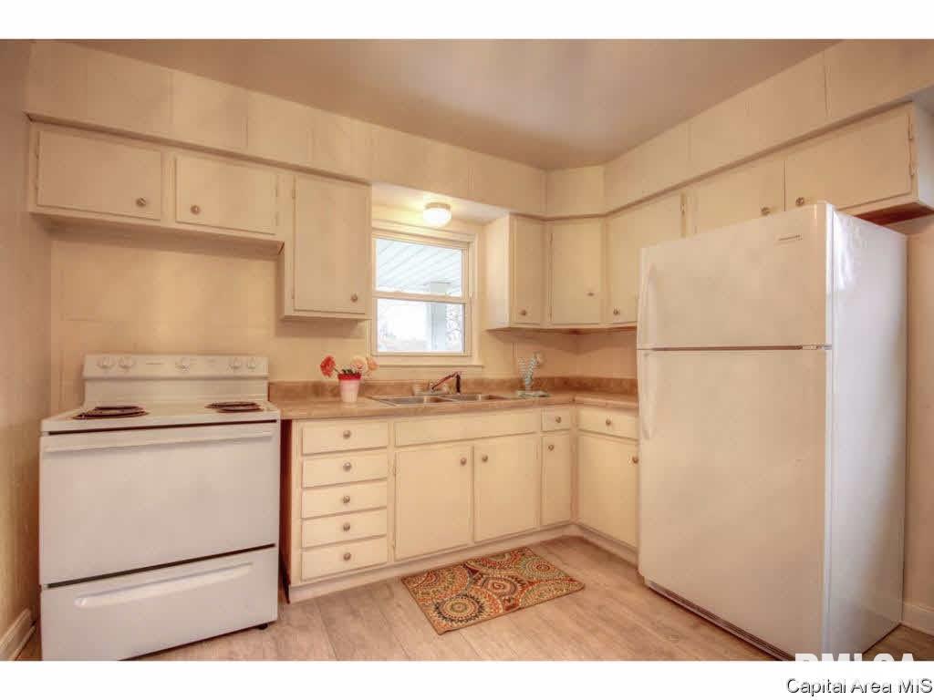 2240 East Watch Avenue Springfield, IL 62702 - Photo 7 of 36