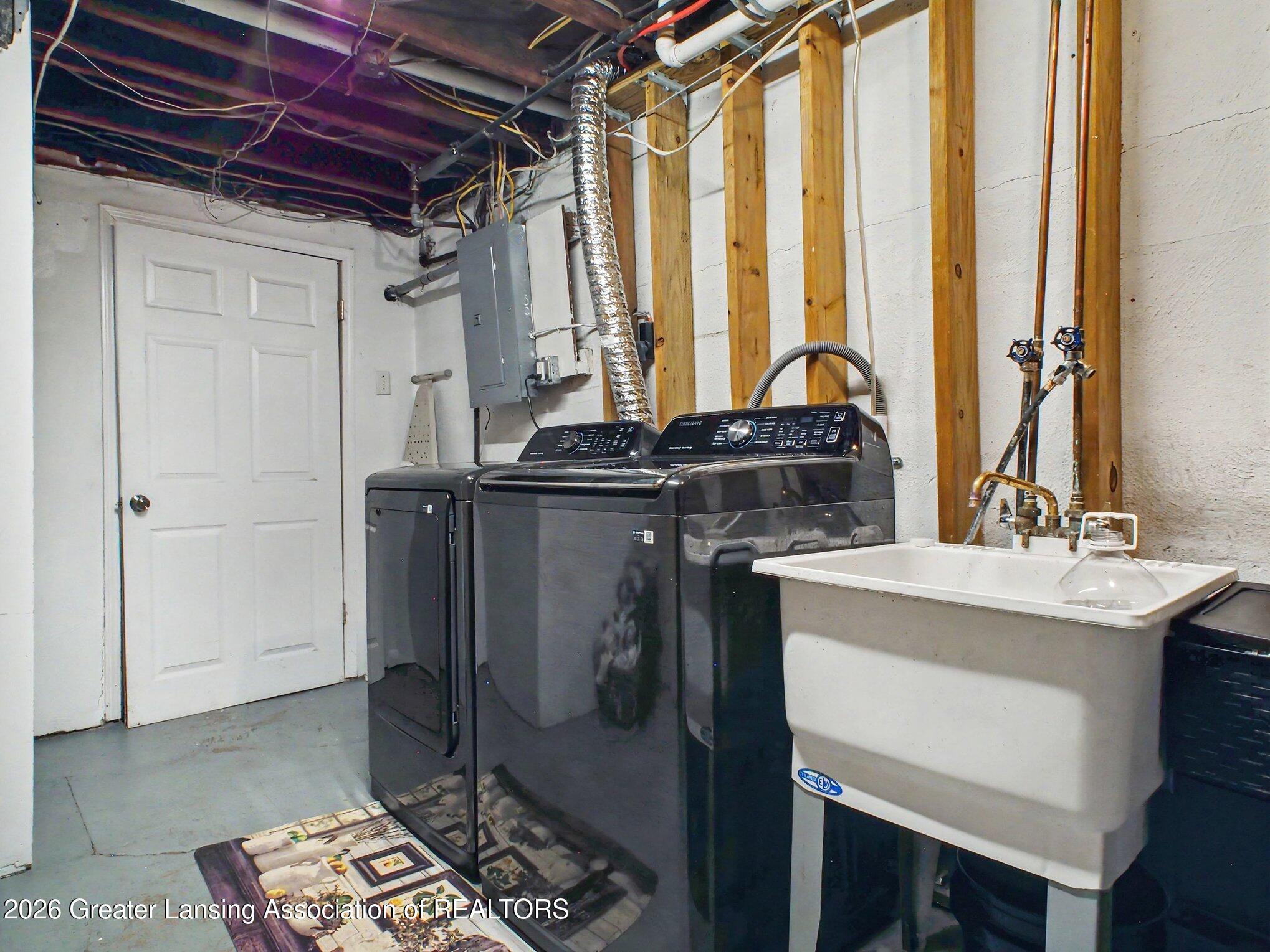805 Dryer Farm Road Lansing, MI 48917 - Photo 29 of 37