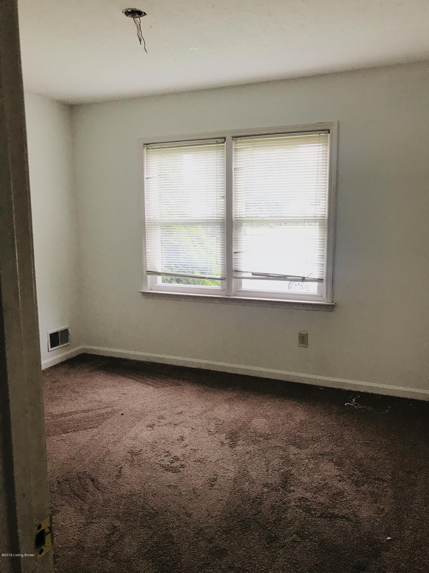 4600 Sandhill Road Louisville, KY 40219 - Photo 14 of 17 914E744A-B258-4E4B-9925-EF3E2E62A2FF