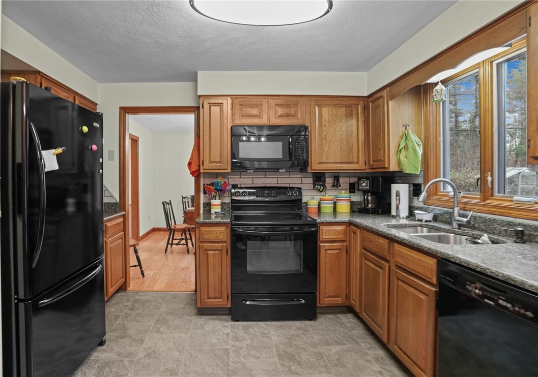 428 Steere Farm Road Burrillville, RI 02830 - Photo 11 of 39 Gallery Image 11