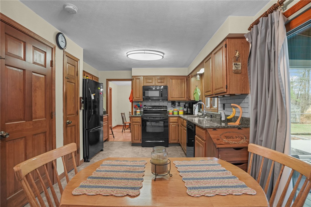 428 Steere Farm Road Burrillville, RI 02830 - Photo 9 of 39 Gallery Image 9