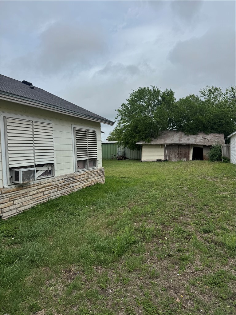 406 Mathis Street Taft, TX 78390 - Photo 4 of 7 a front view of house with yard and green space