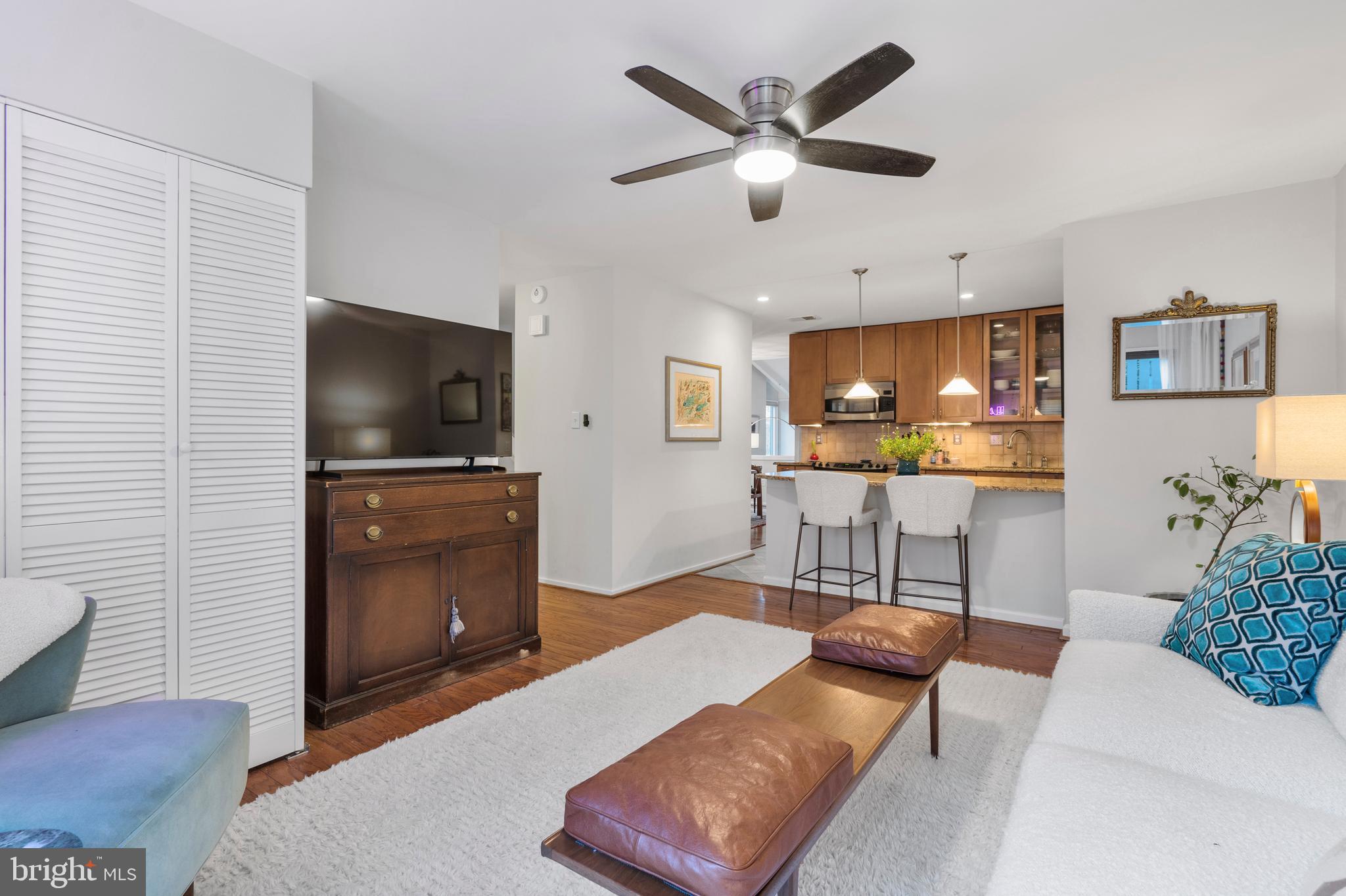 2405 Glade Bank Way Reston, VA 20191 - Photo 32 of 55 sitting room