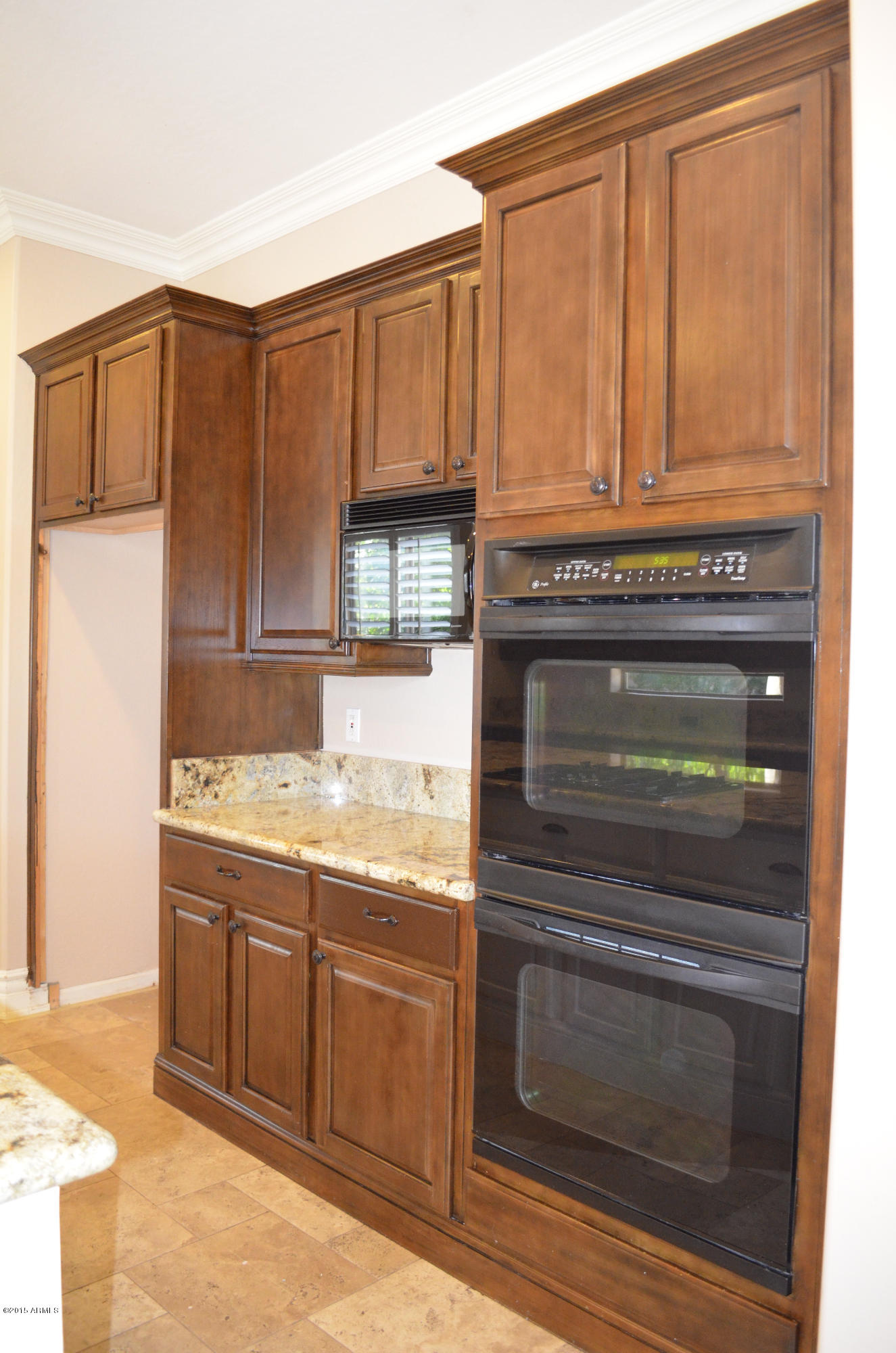2941 Washington Avenue Gilbert, AZ 85234 - Photo 15 of 57 a kitchen with granite countertop cabinets and appliances