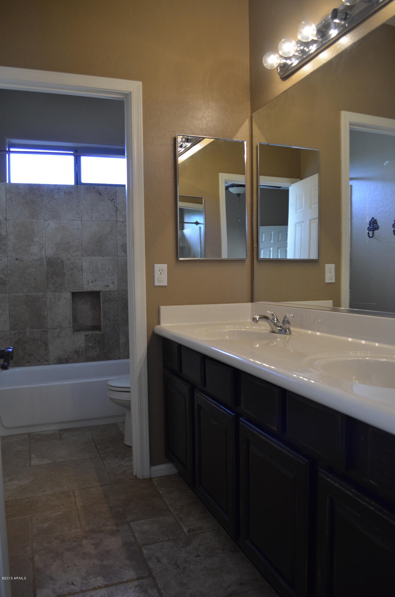 2941 Washington Avenue Gilbert, AZ 85234 - Photo 40 of 57 a bathroom with a sink a large mirror and a bathtub