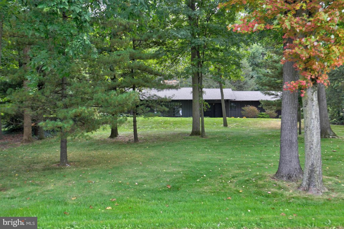 135 Northview Road Lititz, PA 17543 - Photo 3 of 30