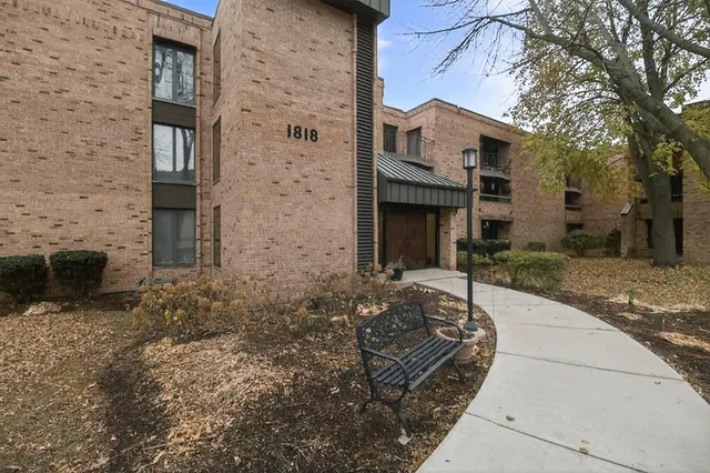 $218,800 | 1818 East Shorewood Boulevard, Unit 310, Shorewood, WI 53211