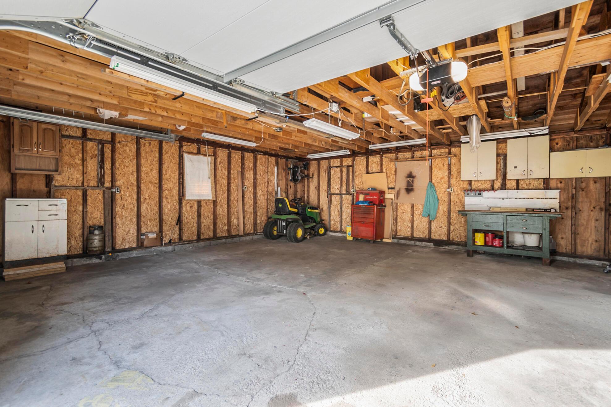 4168 Burkey Road Youngstown, OH 44515 - Photo 32 of 33 4168 Interior of Garage