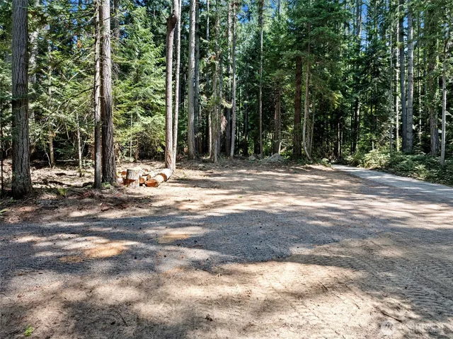 a view of a barn in the middle of a yard