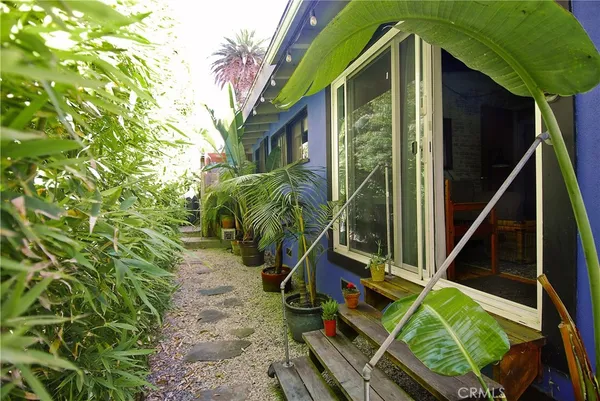 $3,150 | 545 1st Street, Unit B, Manhattan Beach, CA 90266