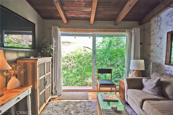 $3,150 | 545 1st Street, Unit B, Manhattan Beach, CA 90266