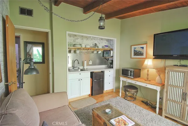 $3,150 | 545 1st Street, Unit B, Manhattan Beach, CA 90266