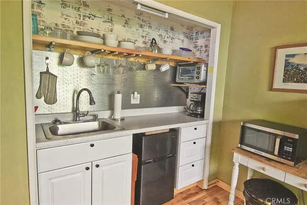$3,150 | 545 1st Street, Unit B, Manhattan Beach, CA 90266