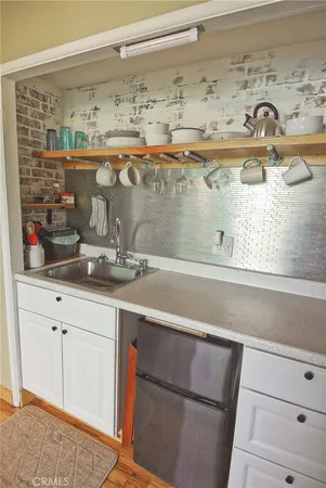 $3,150 | 545 1st Street, Unit B, Manhattan Beach, CA 90266
