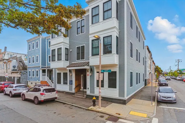 $2,900 | 64 Gove Street, Unit 1, Boston, MA 02128