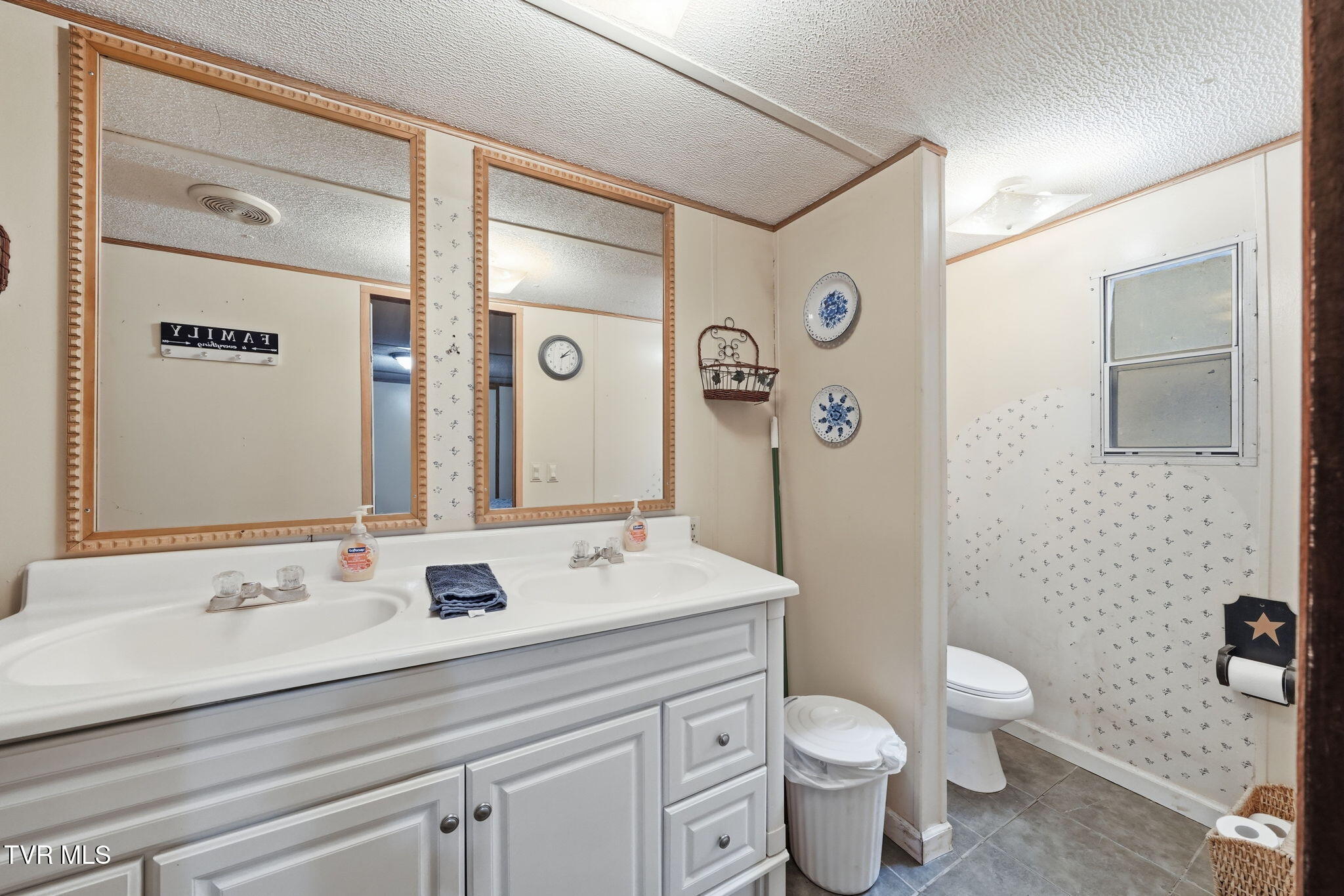 4157 Van Hill Road Rogersville, TN 37857 - Photo 13 of 31 19-web-or-mls-031_JH 20260221-111