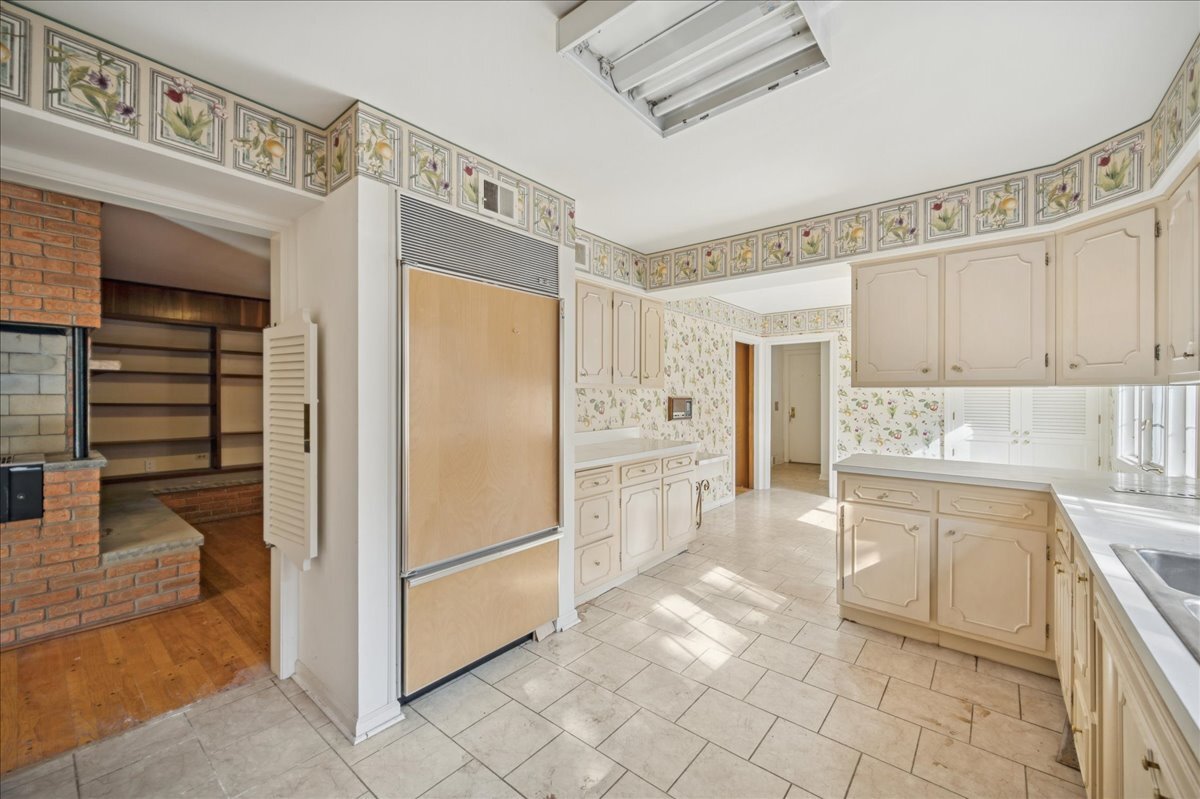 1080 Hillcrest Road Glencoe, IL 60022 - Photo 14 of 33 a kitchen with granite countertop cabinets and refrigerator
