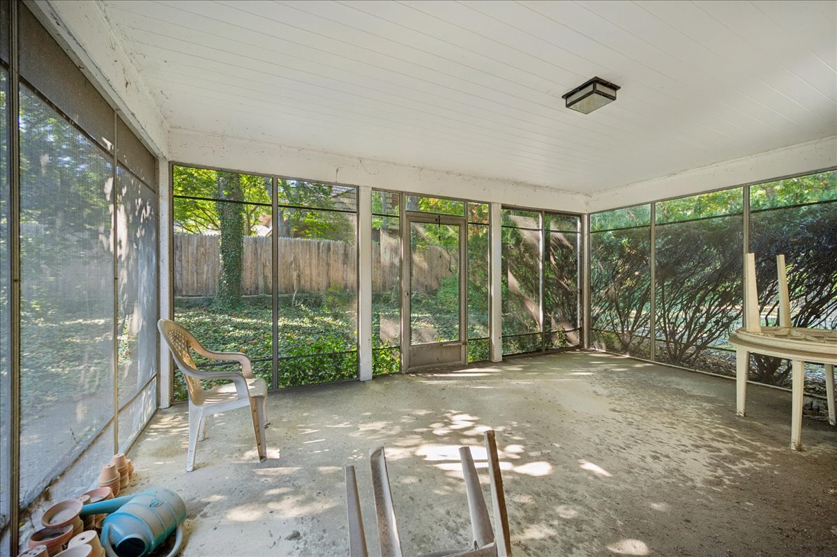 1080 Hillcrest Road Glencoe, IL 60022 - Photo 17 of 33 a living room with a large window and a table