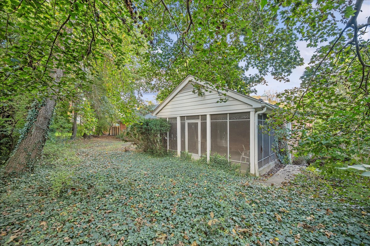 1080 Hillcrest Road Glencoe, IL 60022 - Photo 27 of 33 a front view of a house with a garden