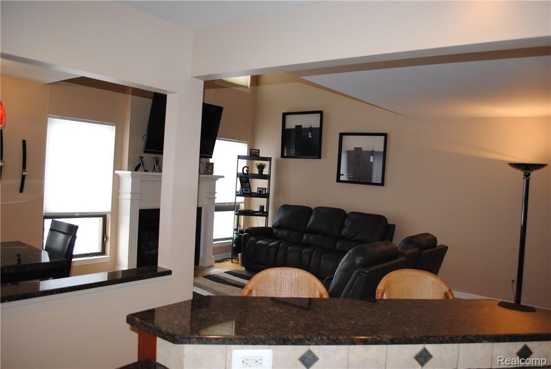 667 Camden Court Rochester, MI 48307 - Photo 11 of 34 Great Room 3.JPG