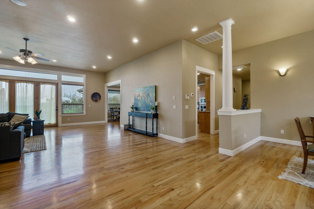 1315 Poppy Ridge Drive Eagle Point, OR 97524 - Photo 12 of 50 PR(19)